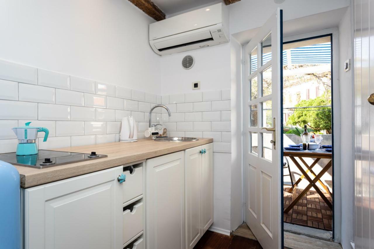 Little House In Baska Apartment Luaran gambar